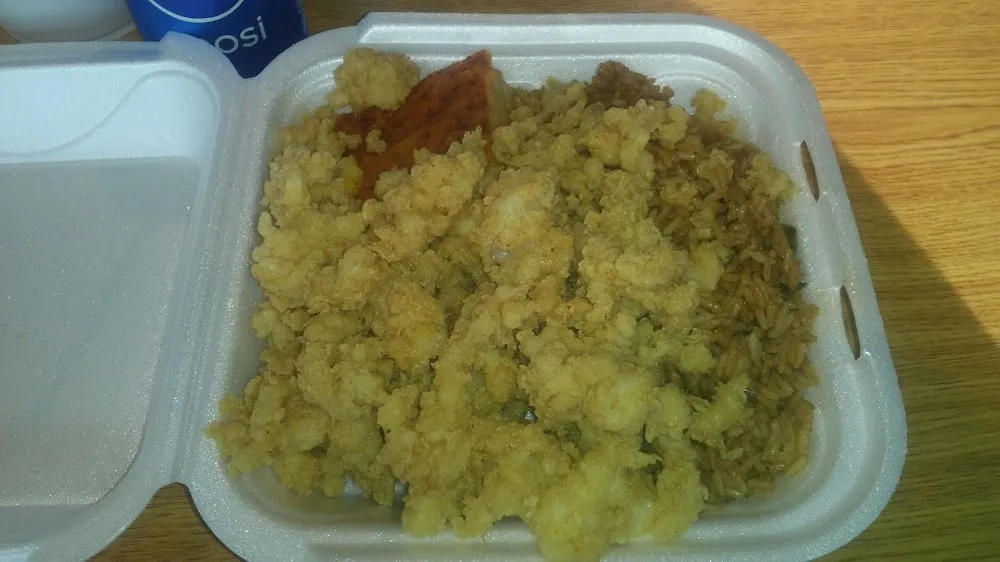 Cracked Conk Mac N' Cheese with Peas & Rice